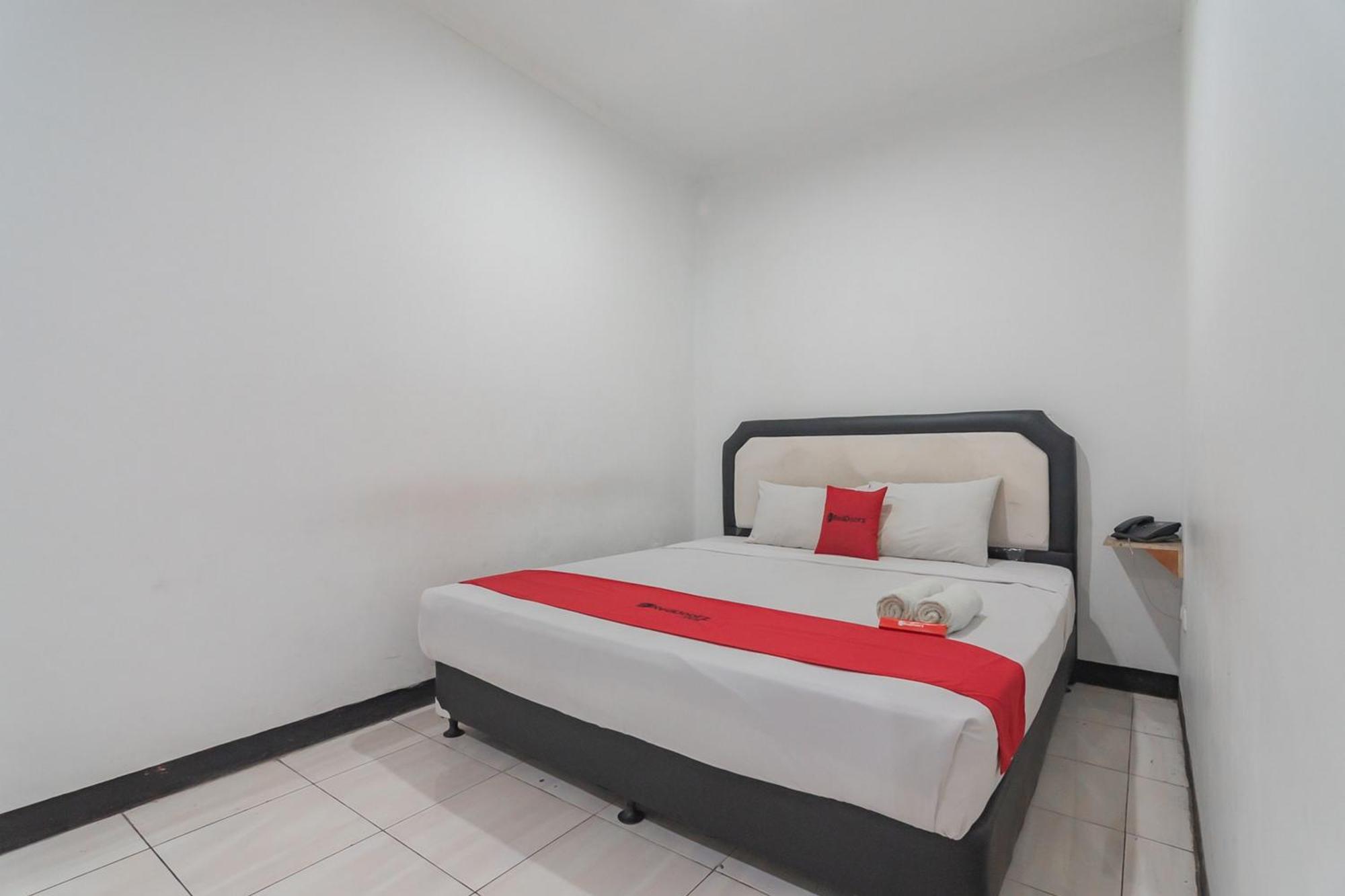 Reddoorz Near Sukabumi Station 2 Hotel Exterior photo