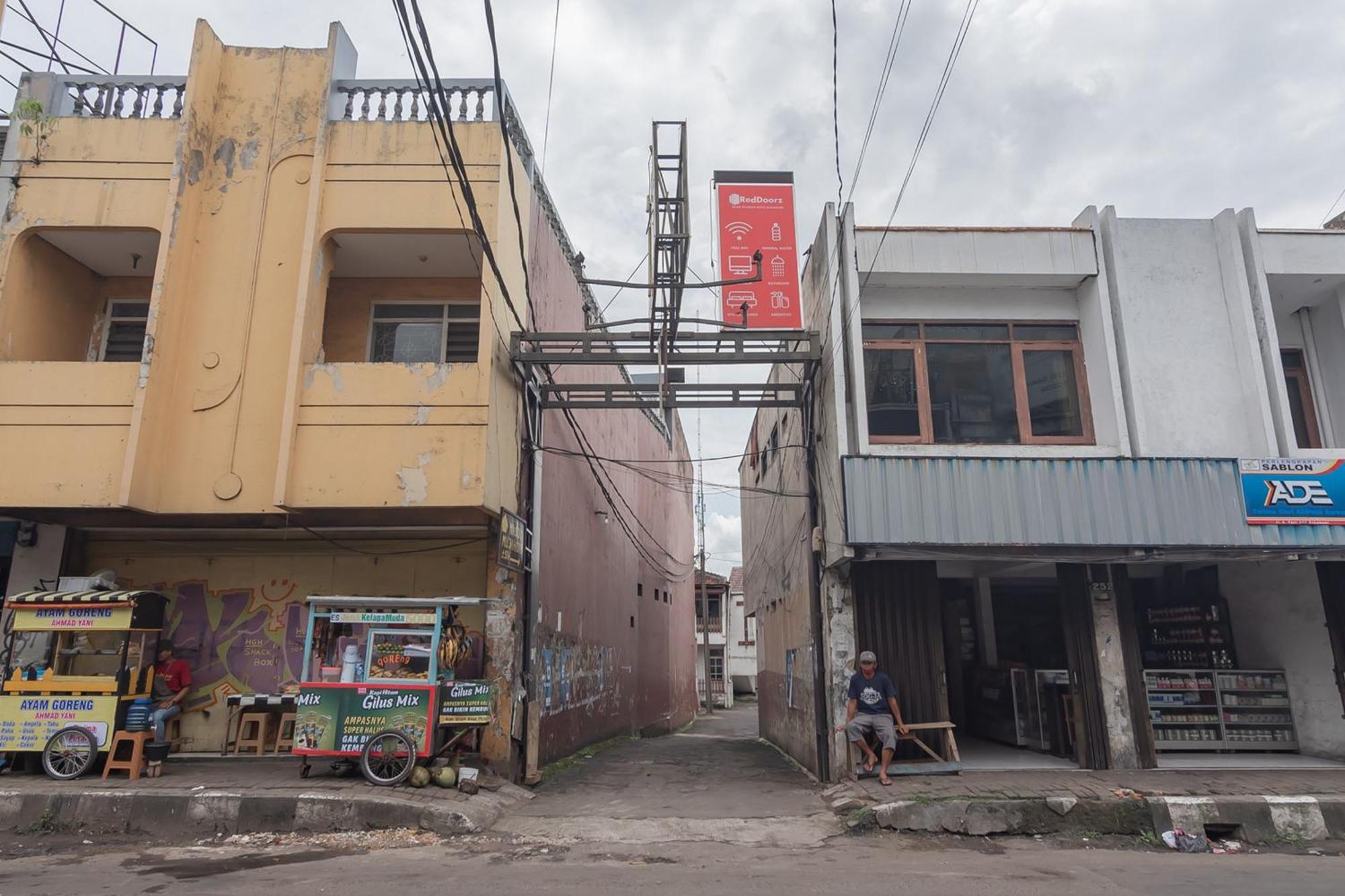 Reddoorz Near Sukabumi Station 2 Hotel Exterior photo