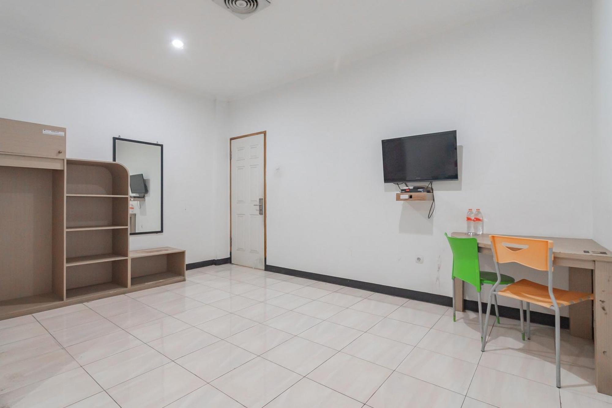 Reddoorz Near Sukabumi Station 2 Hotel Exterior photo